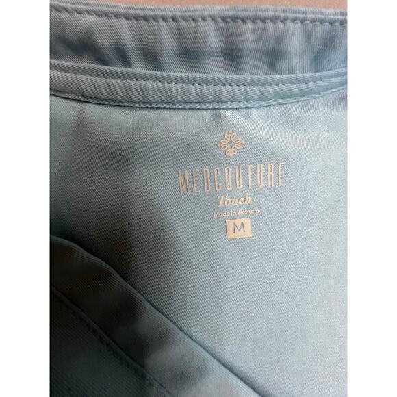 MedCouture Touch Scrub Top Light Blue Women’s Medium Excellent Condition - Picture 5 of 9
